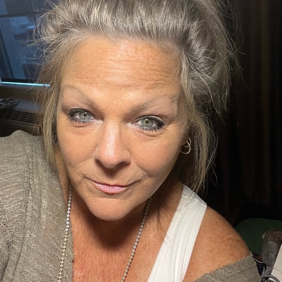 Meet your Posher, Cheryl - Picture 2 of 3